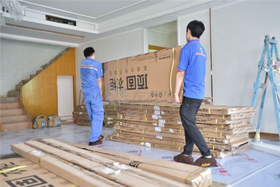 左右手家居安裝公司合作伙伴頂固敲鐘上市，定制家具上市公司再添強將！1