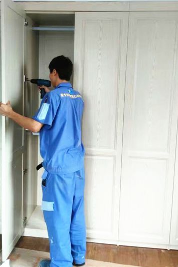 左右手安裝師傅告訴你，定制衣柜安裝需要注意這些