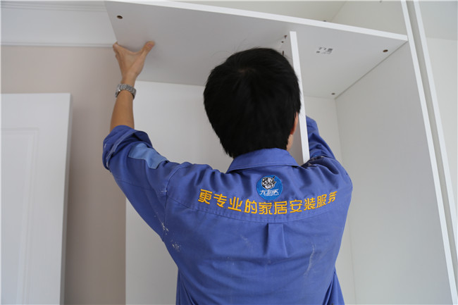 左右手，為您提供更專業(yè)的家具安裝服務(wù)