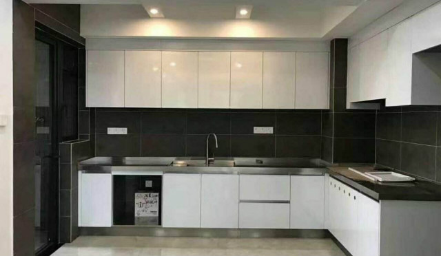 如何進(jìn)行不銹鋼櫥柜臺(tái)面安裝？安裝過(guò)程有哪些技巧可以借鑒