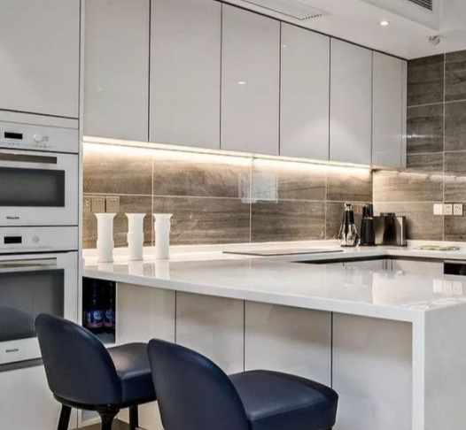 櫥柜材料排名;櫥柜家具柜子里面裝的燈，都是怎么安裝的呢？燈都有什么樣子的？