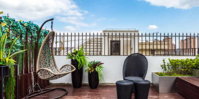 護(hù)欄陽(yáng)臺(tái)家具;陽(yáng)臺(tái)怎樣安裝家具比較休閑