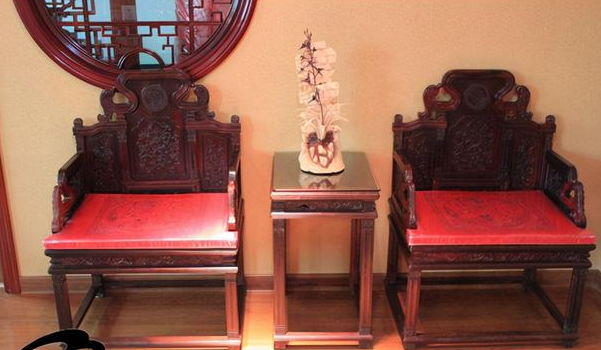 祁紫檀家具：睡紫檀，坐酸枝，紅木家具還有哪些講究？