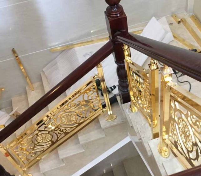 無錫別墅陽光房，別墅樓梯欄桿妥善的保養(yǎng)