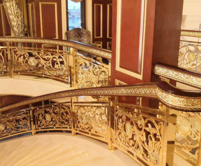 木雕花隔斷，別墅雕花樓梯欄桿要明白保養(yǎng)