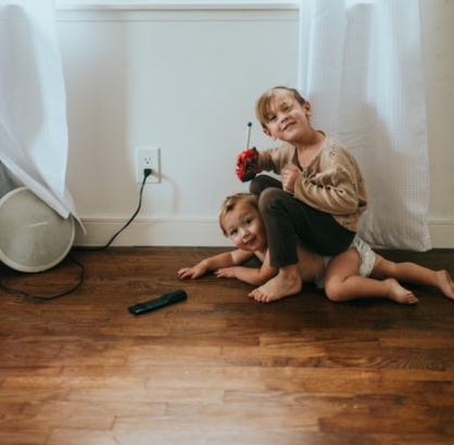 防靜電地板蠟：精油和木地板蠟，哪個(gè)更有效？