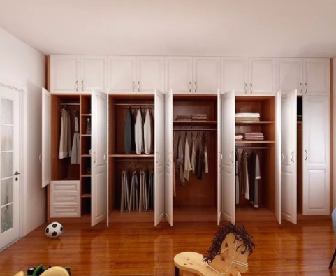 羅蘭木門衣柜，定制衣柜你不知道的五大優(yōu)勢！