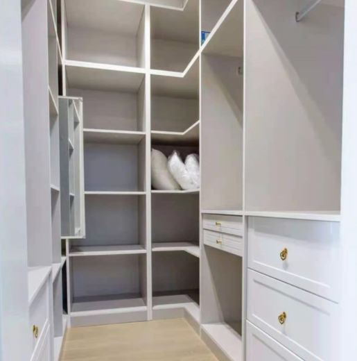 衣帽間設(shè)計圖：衣帽間的“門”怎么加？加到哪好呢？