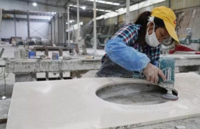 石材加工廠：如何選購(gòu)合格的石材？看表面？