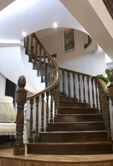 尚藝組合樓梯：實(shí)木樓梯常用的材質(zhì)有哪些？