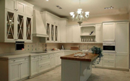 【新型櫥柜門板品牌】櫥柜門合頁有哪些種類？櫥柜門合頁安裝有什么方法？