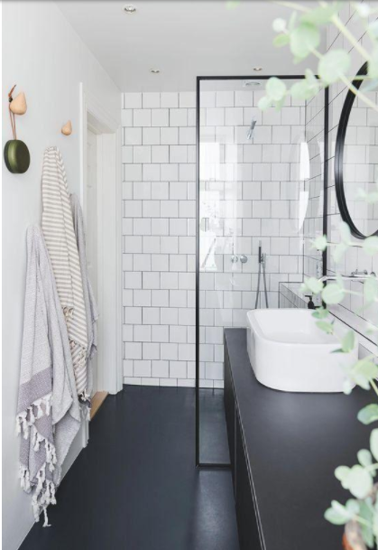 淋浴房玻璃價(jià)格：淋浴房拒絕玻璃房設(shè)計(jì) 這種簡易淋浴房隔斷更方便