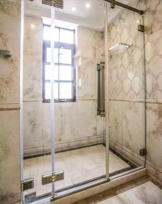 淋浴房維修價格：淋浴房移門單邊好還是雙邊好？