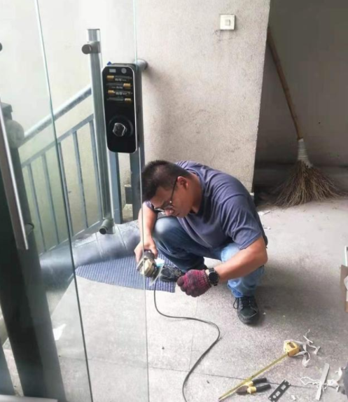 【指紋鎖安裝價(jià)格】安裝智能鎖不難，難的是現(xiàn)場(chǎng)不同情況的處理